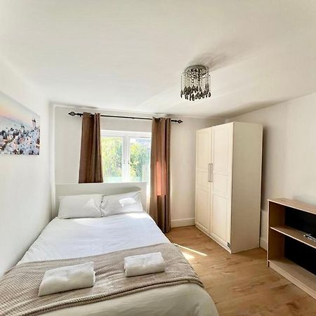 Canary Wharf Holiday Rooms London Exterior photo