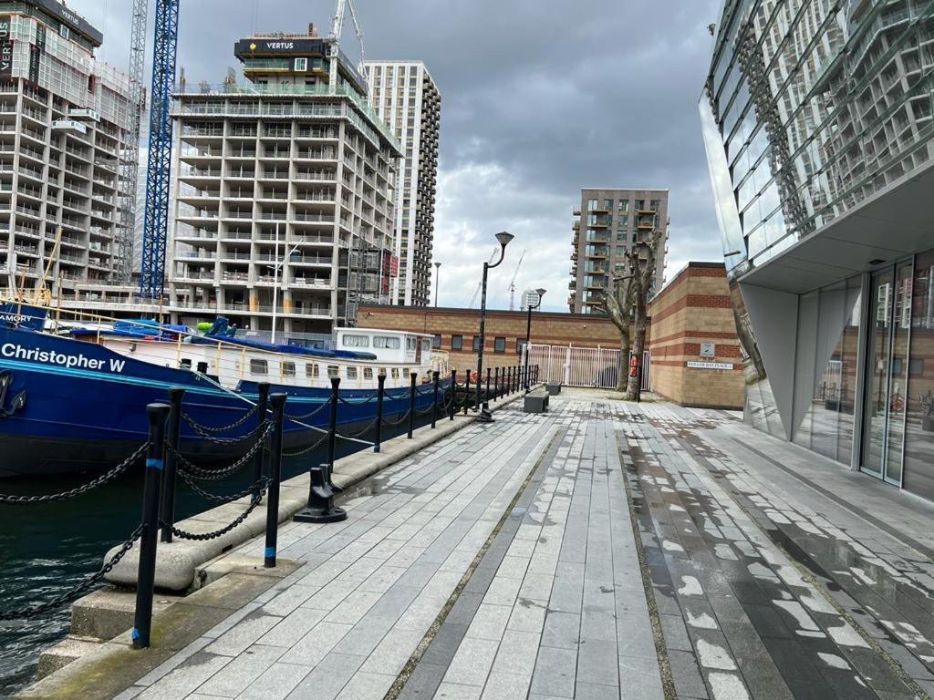 Canary Wharf Holiday Rooms London Exterior photo